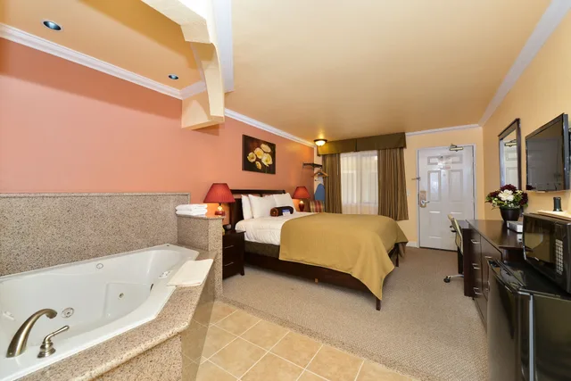 Suite, Queen Bed, Bathtub, Americas Best Value Inn And Suites San Francisco Airport North 3/3