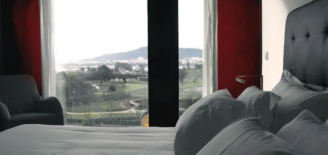 غرفة عائلية بسرير مزدوج وسريرين منفصلين، Axis Viana Business And Spa 2/6