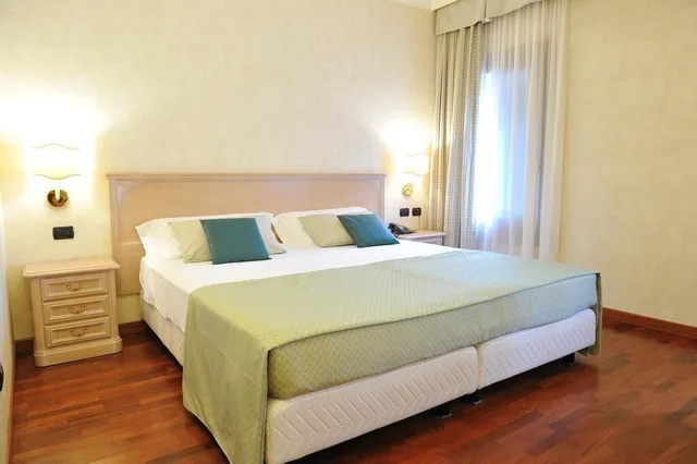 غرفة كلاسيكية مفردة بسرير مزدوج، Hotel Roxy Plaza 1/6