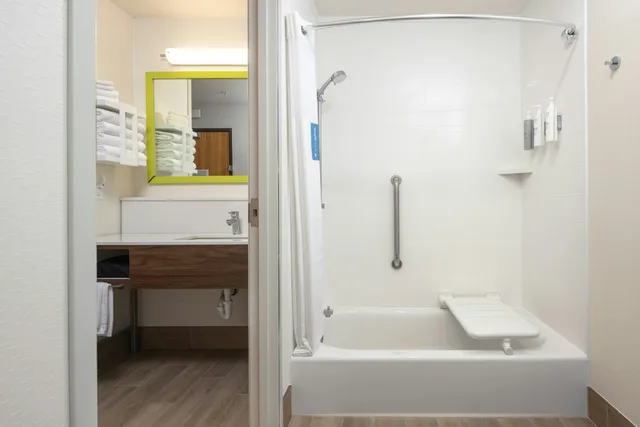 غرفة بسرير كوين لذوي الإعاقة، Hampton Inn Kalispell 4/4