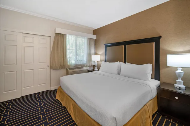 Suite, King Bed, Sofa, Balcony, Best Western Plus Palm Court Hotel 1/3