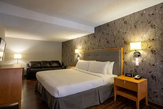 جناح جونيور خارجي بسرير كينج بإطلالة مع أريكة، Chateau Bromont 4/10