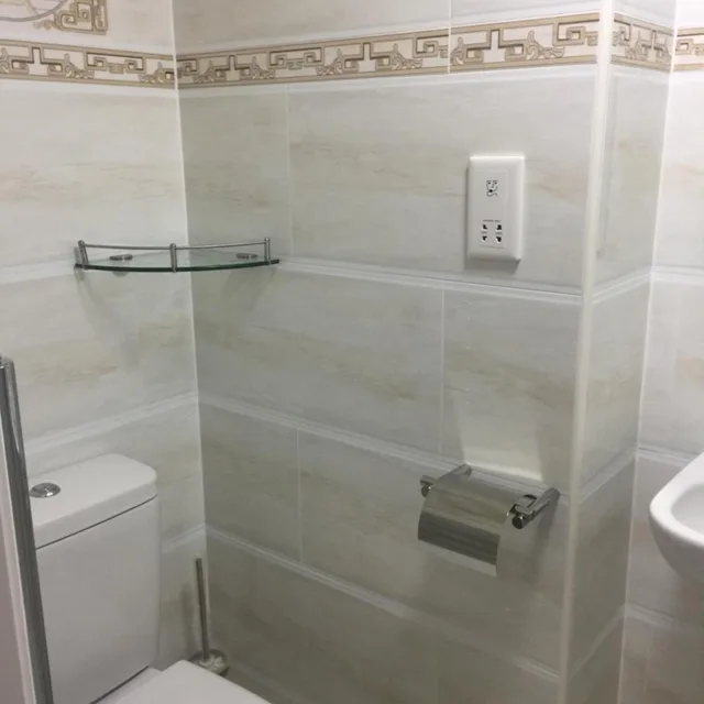غرفة رباعية، White House Hotel London 10/10