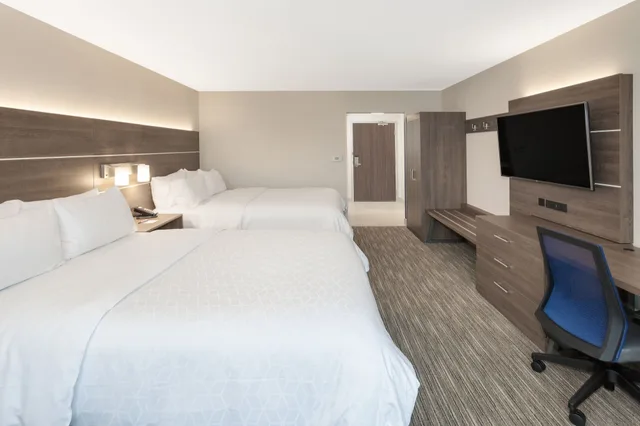 جناح بسريرين كوين مع أريكة لذوي الإعاقة، Holiday Inn Express Hotel Suites Ottawa Airport 2/3
