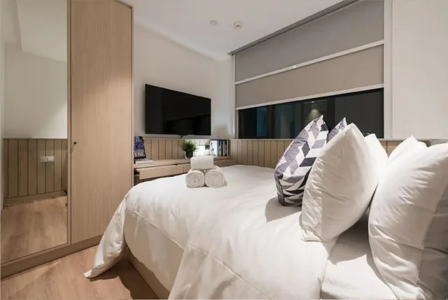 Dreamer One Plus, Queen Bed, Komune Living 2/3