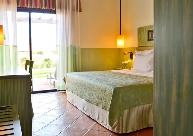 Garden, Classic, King Bed، Pestana Vila Sol Golf - Vilamoura 3/8