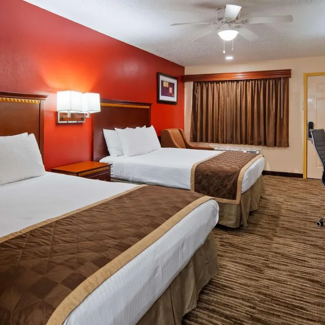 غرفة بسريرين كوين لذوي الإعاقة، Best Western Executive Inn Marshall 2/4