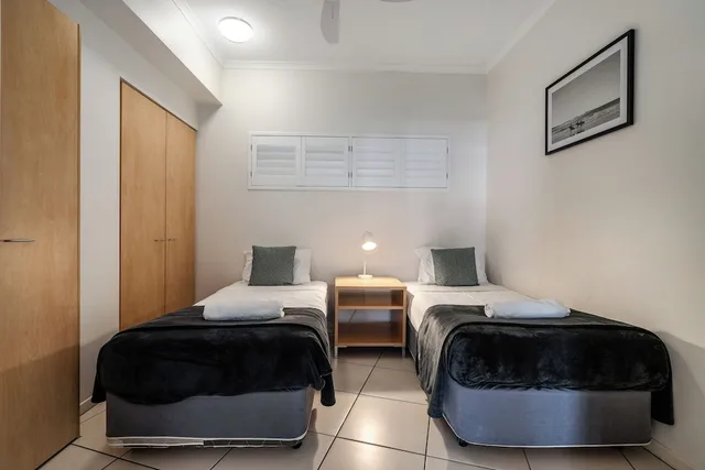 2 Bedroom Rooftop Poolside Tower، Rolling Surf Resort 7/9