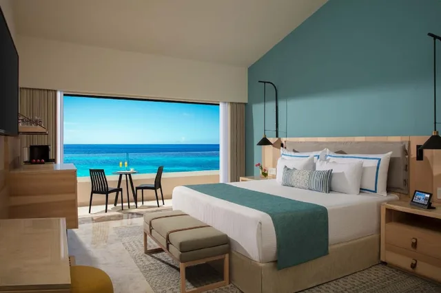 Preferred Club, Family, 1 King and 2 Double Beds, Ocean Front، Dreams Aventuras Riviera Maya 2/8