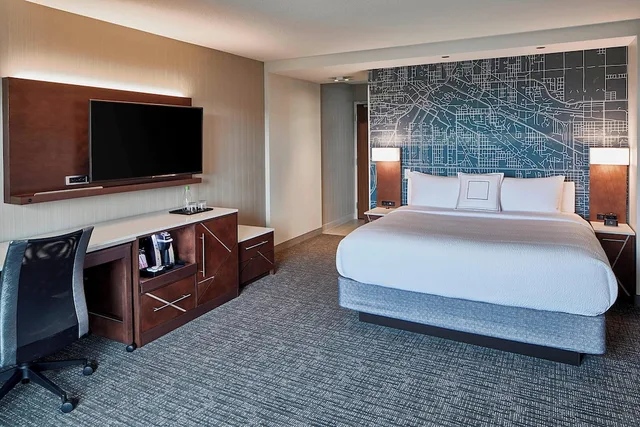 غرفة بسرير مزدوج، Courtyard By Marriott Minneapolis West 1/6