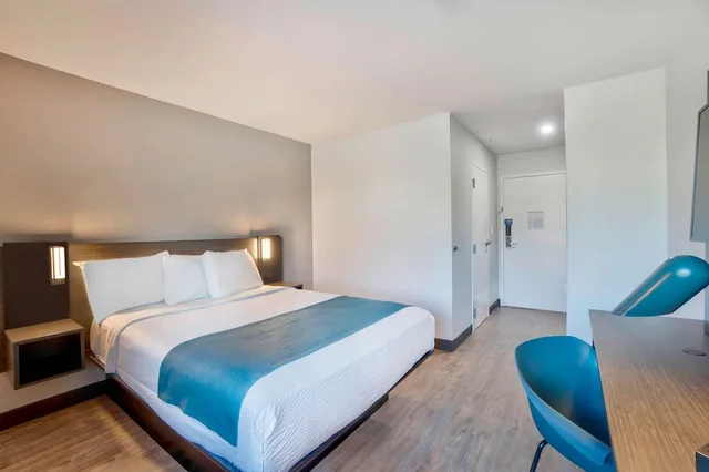 غرفة بريميوم بسرير كوين لذوي الإعاقة، Motel6 Fort Lauderdale, FL 2/5