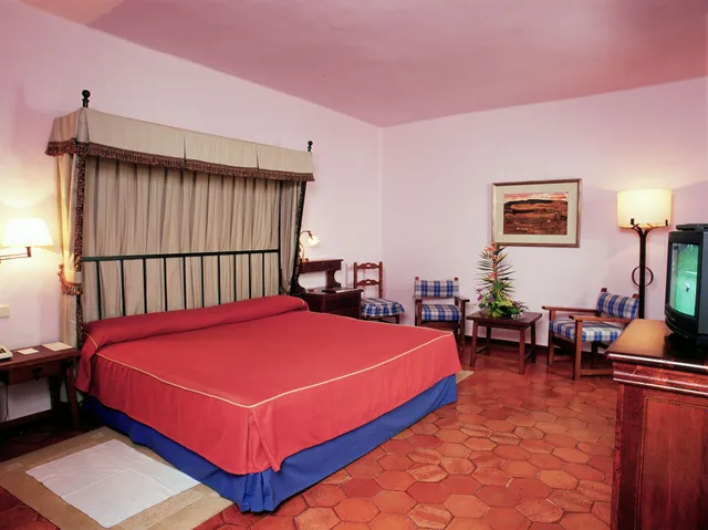 Standard, Twin Beds, Murphy Bed, with Extra Bed، Parador De Albacete 4/10