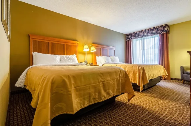 Standard, 2 Queen Beds, Exterior Entrance، Quality Inn Lumberton 6/9