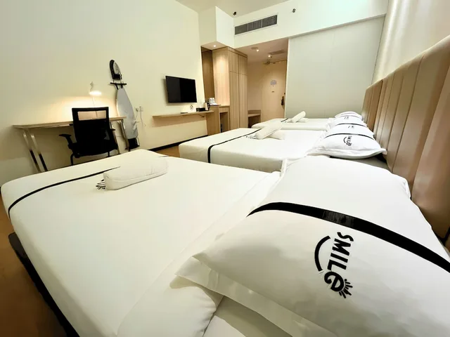 Family, Quadruple, 1 Single and 2 Queen Beds, Top Holiday Hotel 2/2
