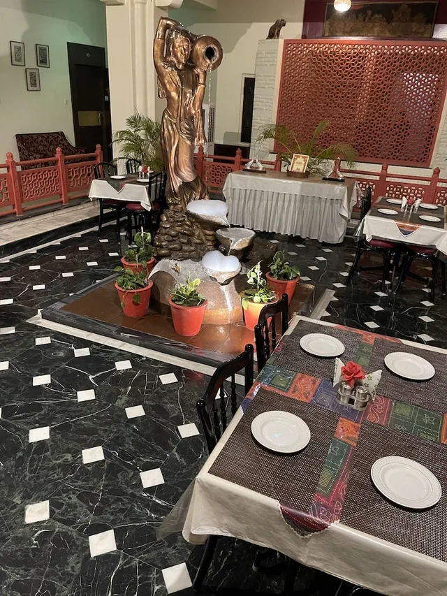 Oyo 7880 Hotel Navrang، Kota 25/28