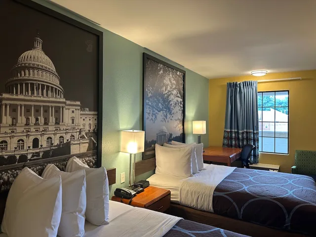 غرفة بسرير مزدوج لذوي الإعاقة، Super 8 by Wyndham Alexandria/Washington D.C. Area 2/4