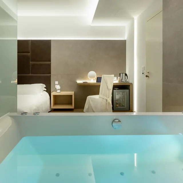 جناح بجاكوزي، Hotel Polo 10/10