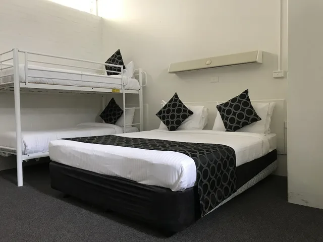 غرفة عائلية بسرير كوين وأسرّة بطابقين، Coffs Shearwater Motel 1/8