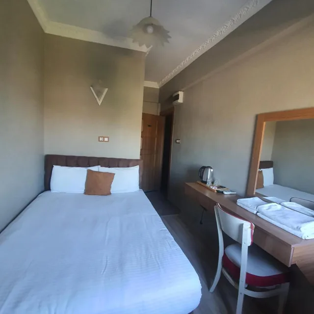 غرفة مفردة، Biter Hotel 2/11