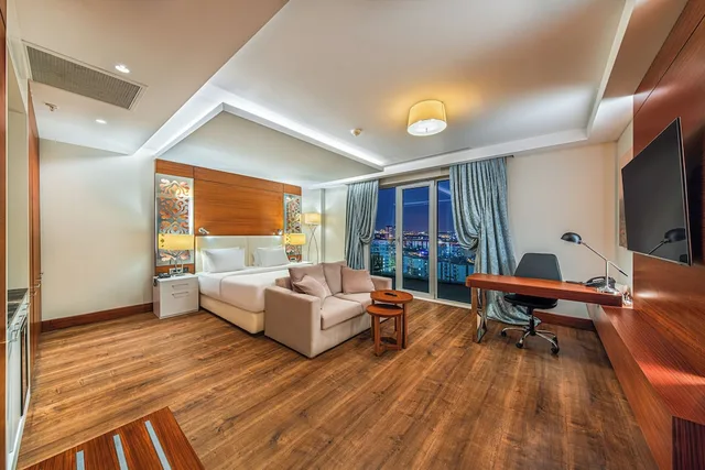 جناح بسرير كينج بحوض جاكوزي للمدخنين، Holiday Inn Ankara - Cukurambar 7/9