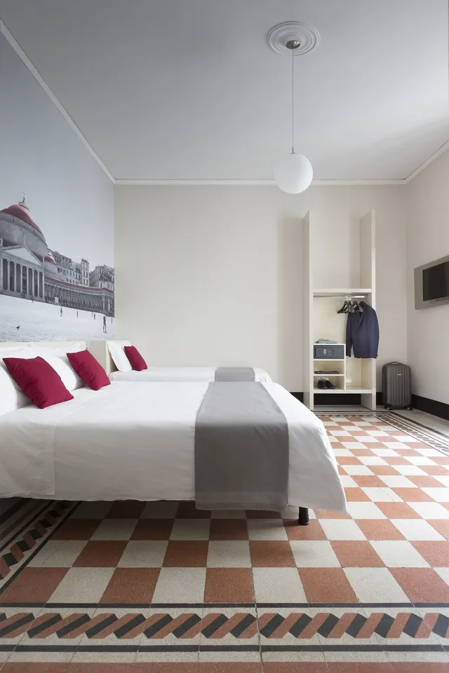 غرفة ثلاثية بسرير كوين وسرير فردي، B&B Hotel Napoli 5/10