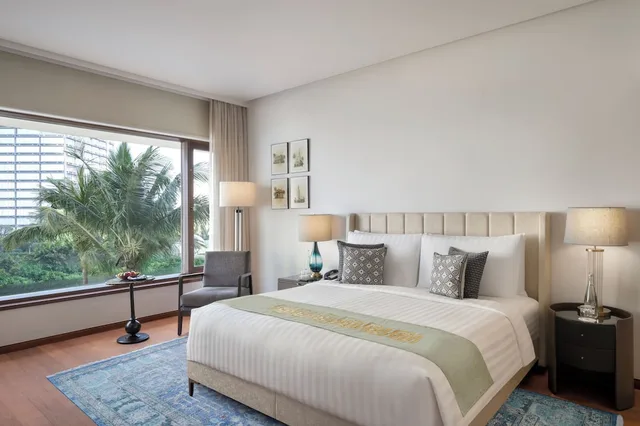 Premier, King Bed, The Oberoi Mumbai 2/4