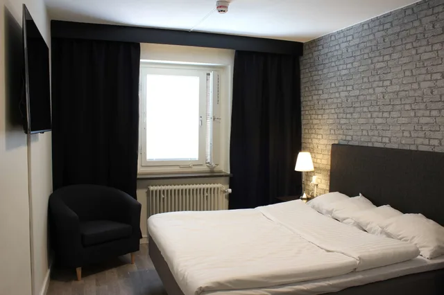 2 Bedrooms, Suite, Twin Beds, Jetted Tub, Best Western Hotel Tranas Statt 1/3