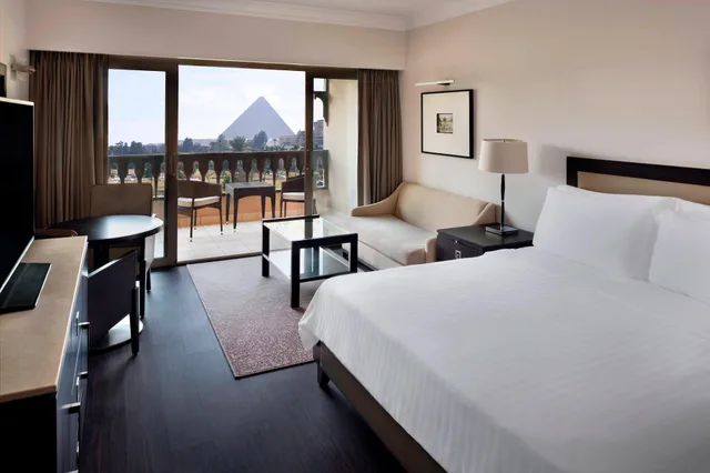 Premium, Deluxe, King Bed, Pyramids View, Balcony، Marriott Mena House Cairo 1/3