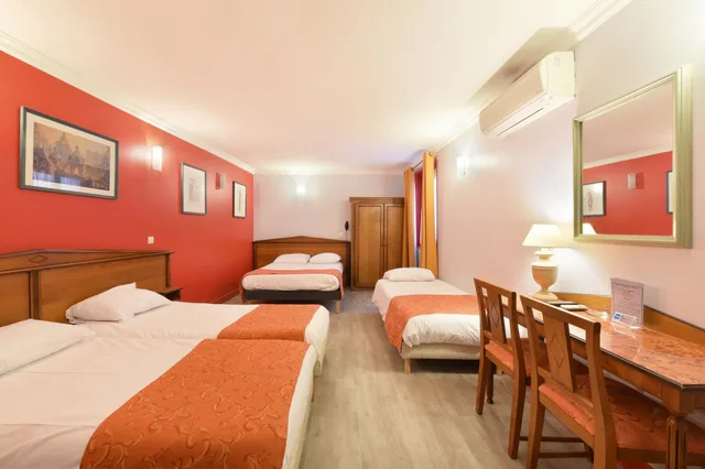 Family, 1 Double and 3 Single Beds، Hotel Richmond 6/10