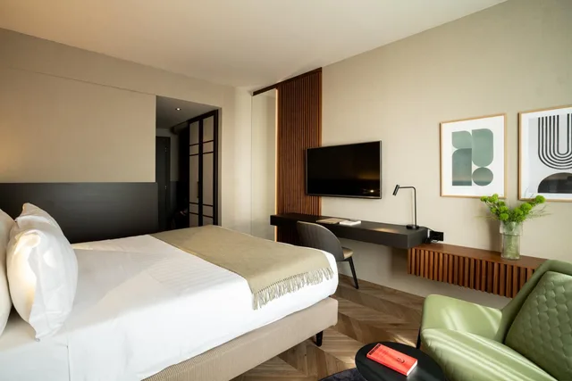 Superior, Double Bed, Litta Palace 2/8