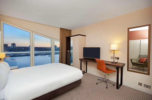 غرفة بسرير مزدوج بإطلالة، Doubletree By Hilton London Excel 3/6