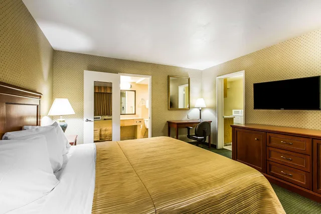 Room, Double Bed, Quality Inn Near China Lake Naval Station 1/2