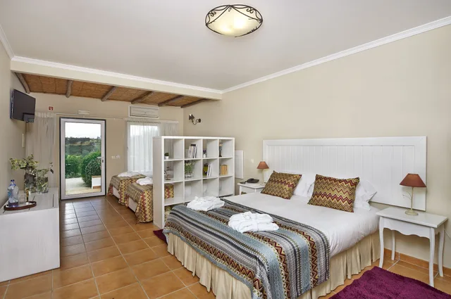 غرفة عائلية بسرير مزدوج وسريرين منفصلين، Hotel Rural Quinta do Marco 1/9