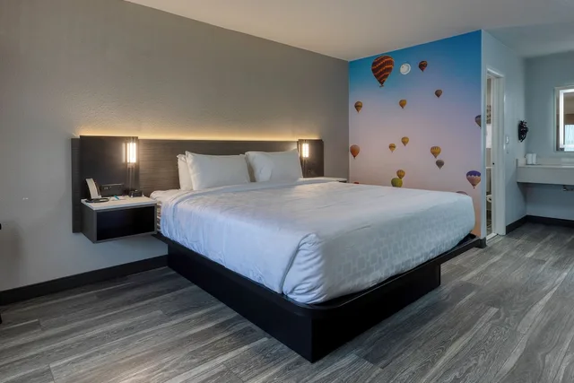 غرفة قياسية بسرير كينج، Clarion Pointe Decatur River City 9/10