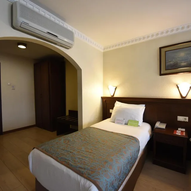 غرفة قياسية بسرير مزدوج، Asal Hotel 4/10