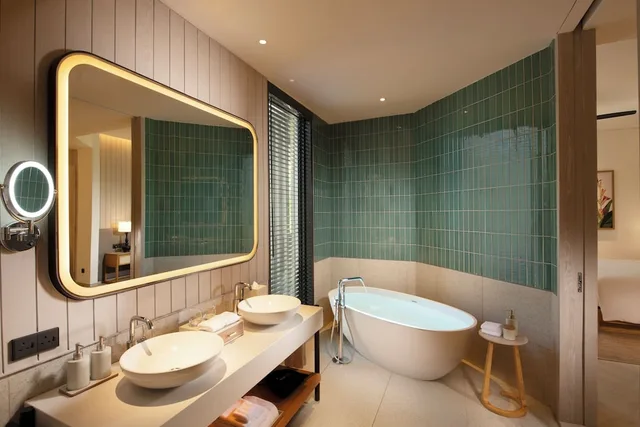 غرفة بسرير كينج بشرفة، Hilton Burau Bay Langkawi Resort 4/20