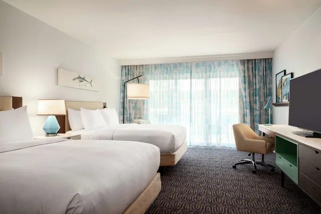 غرفة بسريرين كوين بشرفة بإطلالة جزئية على البحر بمطبخ، Doubletree By Hilton Ocean City Oceanfront 2/2