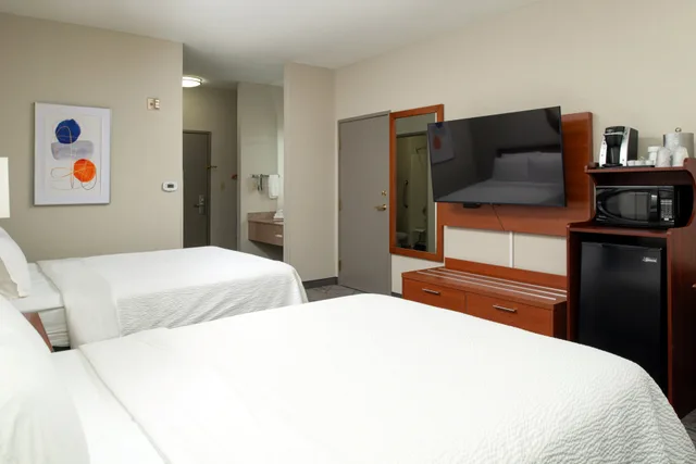Room, 2 Queen Beds, Holiday Inn Express Hotel And Suites Farmington Bloomfield 3/6