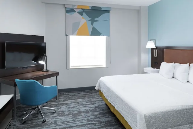 جناح بسريرين كوين مع أريكة لذوي الإعاقة، Hampton Inn and Suites Atlanta Downtown 1/4