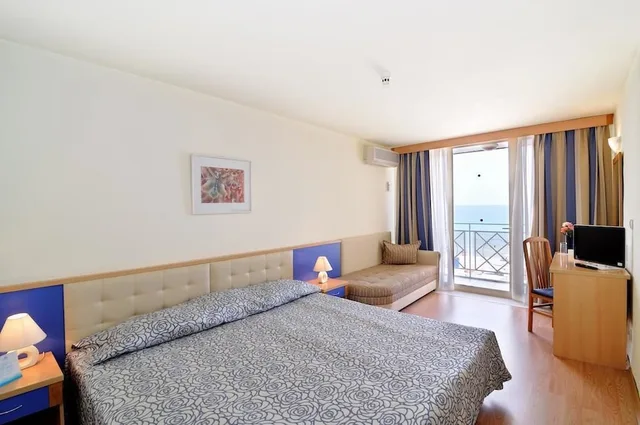 غرفة بسرير مزدوج بإطلالة على المتنزه، Albena Beach Club 1/3