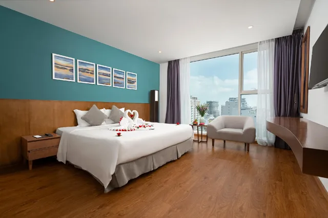 جناح بإطلالة جزئية على البحر، Royal Lotus Hotel Danang 1/1