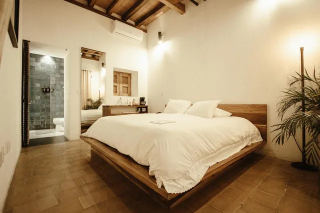 جناح عائلي، Hotel Sin Nombre 4/10