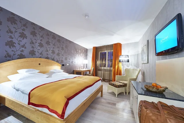 Room, Double Bed, Large, Hotel Schwanen Metzingen 1/10