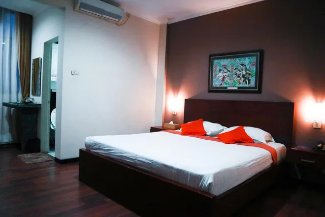غرفة بسرير كوين، Helios Hotel Malang 2/8