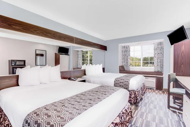 غرفة بسريرين كوين، Microtel Inn And Suites Columbus North 1/3