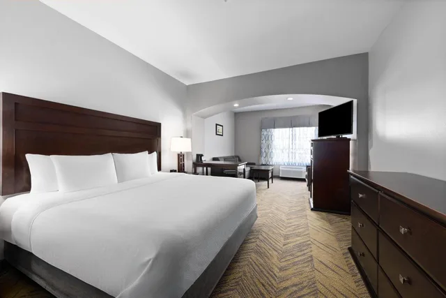 غرفة ديلوكس بسرير كينج بحوض استحمام لذوي الإعاقة، La Quinta Inn & Suites by Wyndham-Brookshire-West Katy 4/7