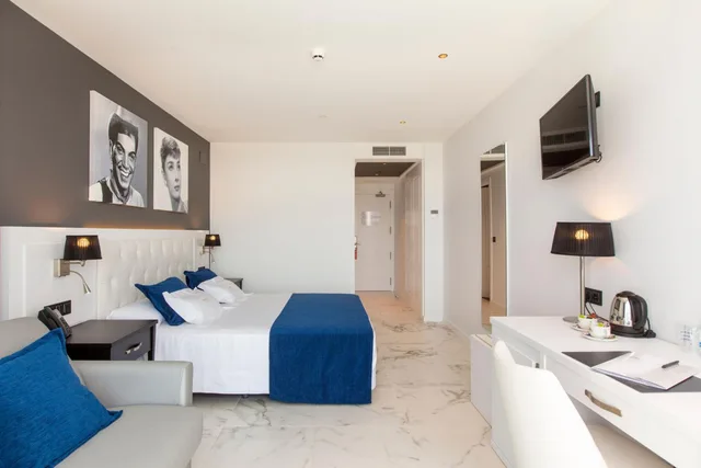 غرفة كلاسيكية بسرير مزدوج بإطلالة على البحر بشرفة مع أريكة، Four Points by Sheraton Costa Blanca 6/10