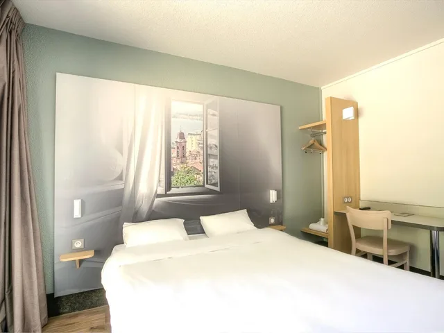 غرفة بسرير كوين، B&B Hotel Villeneuve Loubet Village 4/10
