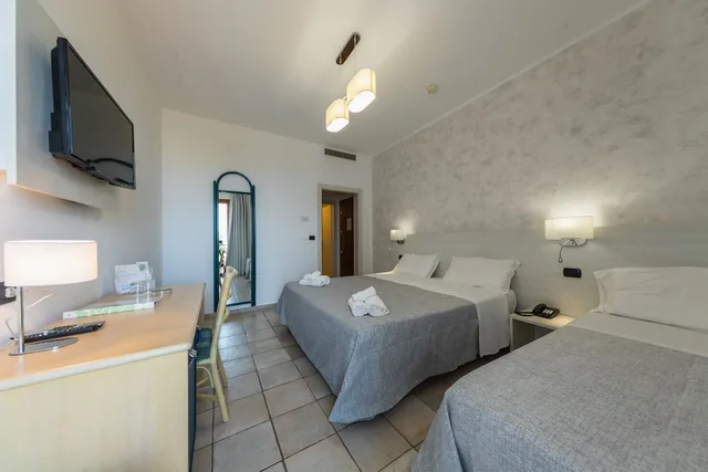 Superior, Triple, Sea View, Balcony, Baia del Capitano 3/5