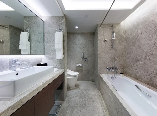 Residence Club Deluxe Room (with Club Lounge Access), New World Millennium Hong Kong 9/10